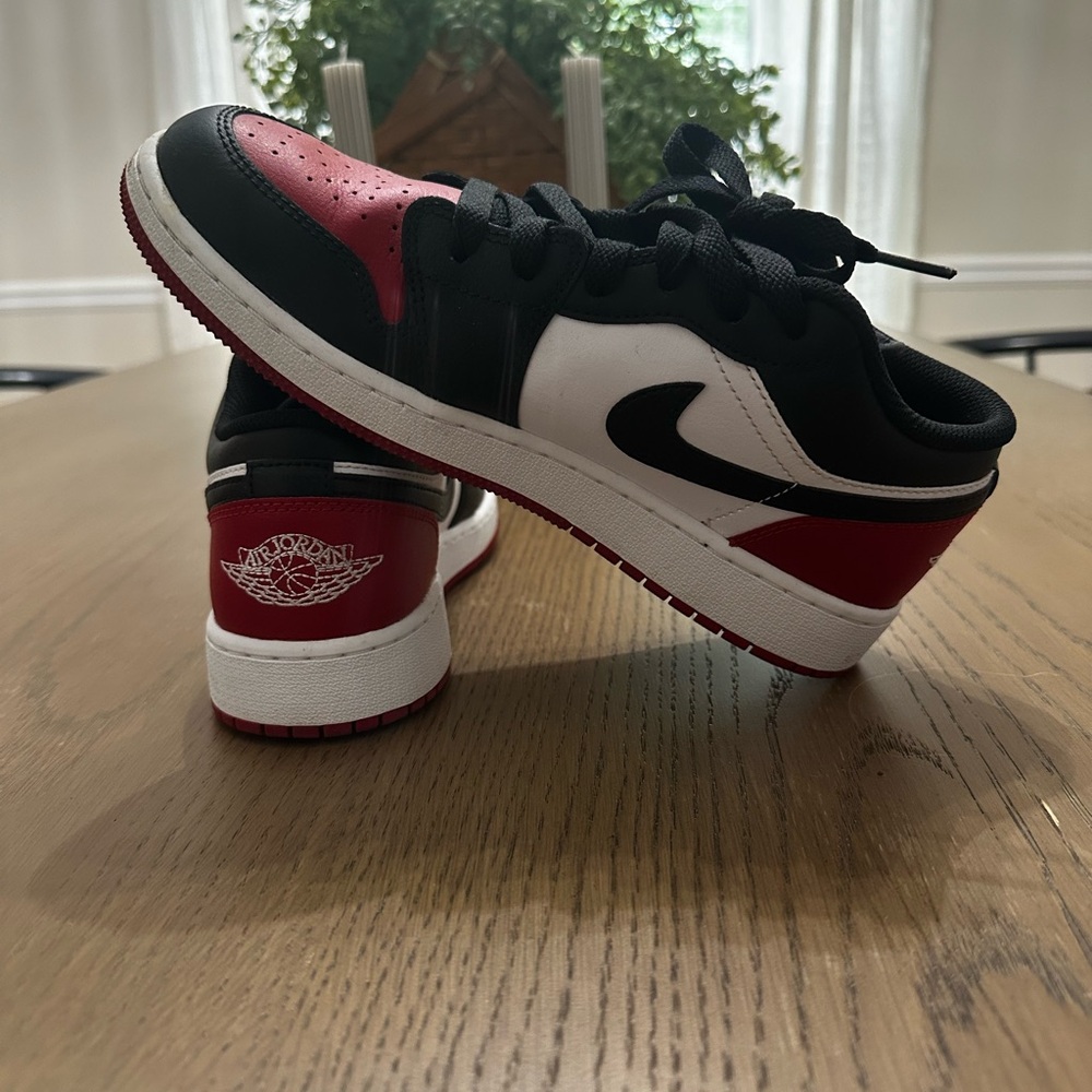 Nike Air Jordan 1 Low Size 6.5Y Style 553560-161